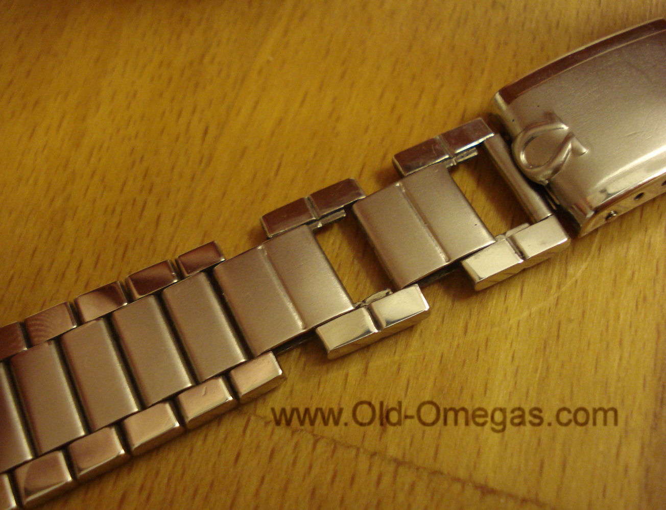 omega stretch bracelet